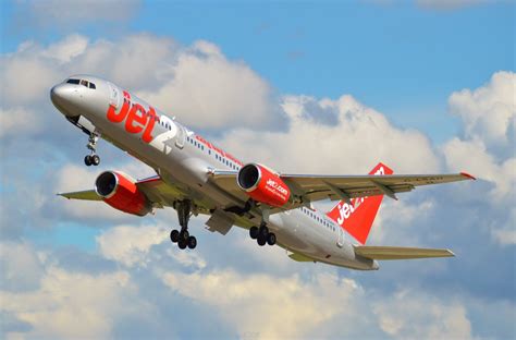 Jet2 Plane Seen Circling Manchester Following Loud Bang During