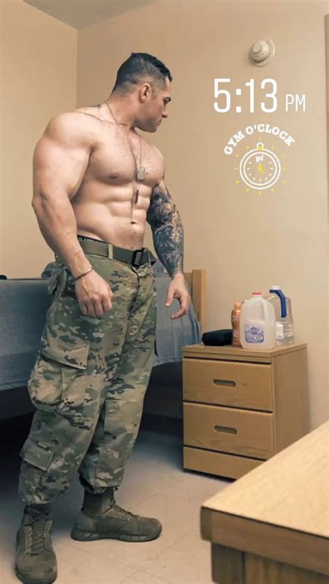 Musculos Roids Y Osos Sexy Military Men Hot Army Men Shirtless Hunks Hot Cops Camo Men