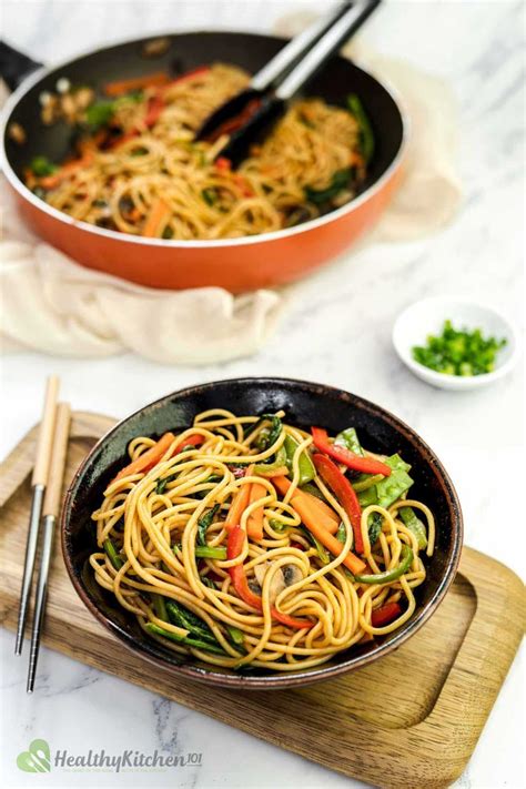 So what's the healthier order, fried rice or lo mein? Easy Lo Mein Recipe | Recipes, Easy meals, Healthy kitchen