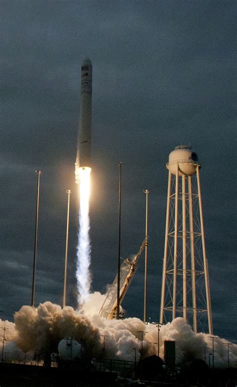 Photographing an Antares rocket launch at Wallops Island