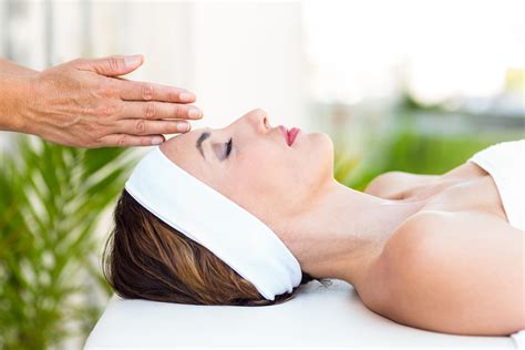 reiki recharge in roatan invigorate your senses with a yoga session relaxing reiki massage