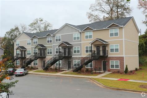 Swimming pool, wireless cafe, private balconies, lighted tennis courts, access to state of the art fitness center, 24 hour maintenance. Red Oak Village Rentals - Athens, GA | Apartments.com