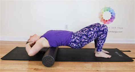 Straighten Your Hunched Back With This Upper Back Stretch On The Foam
