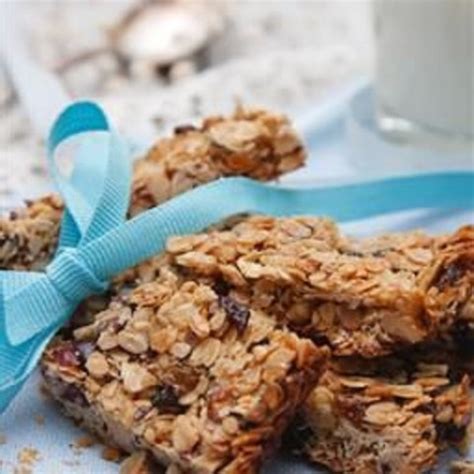 The one drawback of this original recipe is that it tends to be a bit crumbly, especially if you overbake the bars even slightly. Homemade Granola Bars