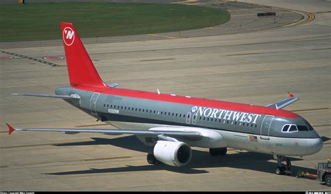 Airbus A320 211 Northwest Airlines Aviation Photo 0274696