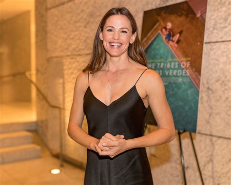 Jennifer Garner With Facial Hair The Star Looks Completely