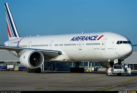 F Gznp Air France Boeing 777 300er At Paris Charles De Gaulle