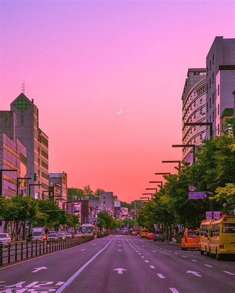 Living In Seoul On Instagram “삼선교 바이브 아시죠” Aesthetic Korea City Aesthetic Sky Aesthetic