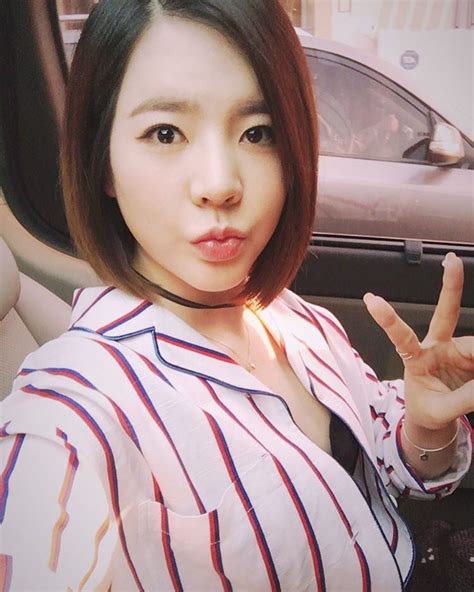 Snsd S Sunny Greets Fans With Her Adorable Selfie Wonderful Generation