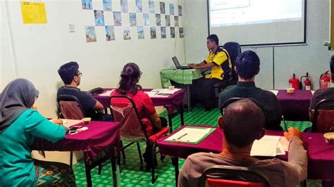 Struktur ini membolehkan penggunaan sumber manusia dengan cekap kerana kemahiran yang ada pada pekerja boleh digembeling untuk. KURSUS CIDB: PENGURUSAN SUMBER MANUSIA UNTUK SYARIKAT ...
