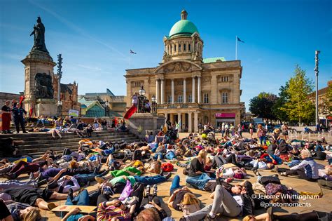 Mass die-in as large numbers Strike 4 Climate in Hull city ...