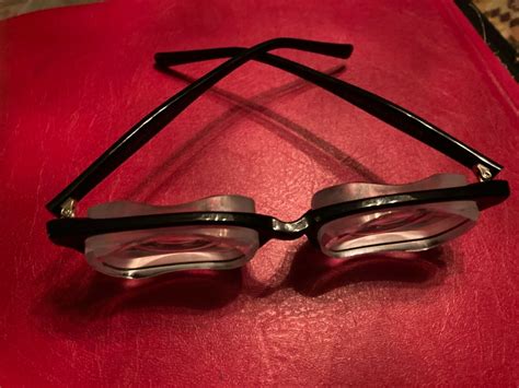 Pin De Randal Tucker En Thick Myopic Glasses Optica Y Optometria Ropa Tumblr Opticas
