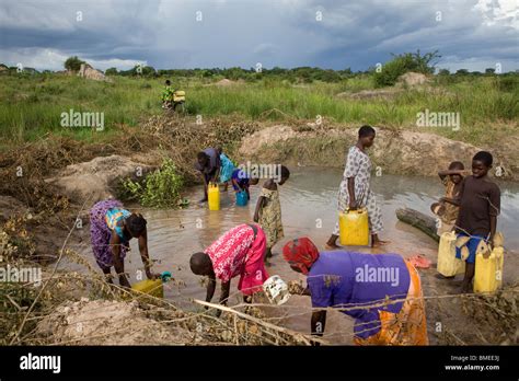 African Watering Hole High Resolution Stock Photography And Images Alamy