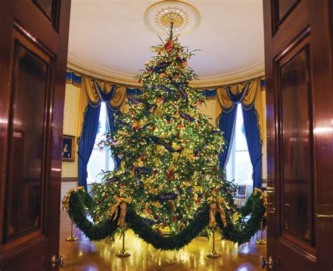 Official white house christmas decorations 2020 ideas. Melania Trump unveils White House Christmas decorations ...