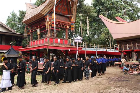 Rambu Solo Pesta Penyempurnaan Kematian Orang Toraja Horizon Budaya