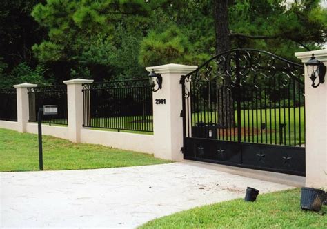 20 Front Yard Fence With Driveway Gate Magzhouse