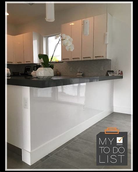 High Gloss White Formica Laminate Makes A Statement In This Kitchen