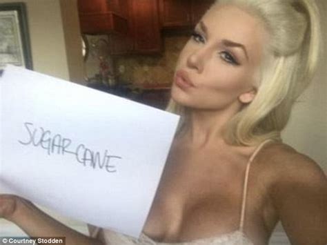 Courtney Stodden Tells Men To Impress Her On Dating Site Daily Mail