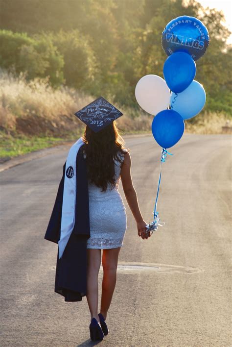 Grad Poses Photos Sesión De Fotos De Graduación Poses Para Fotos De