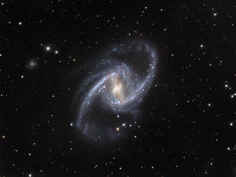 Las galaxias son discos rotantes compuestos principalmente de gas hidrógeno, polvo y estrellas. Galaxia Espiral Barrada: Todo Lo Que Debes Saber Al Respecto