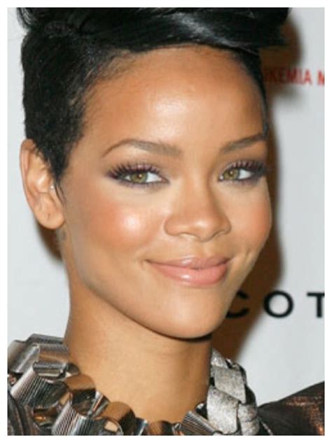 Love Rihannas Eye Makeup The Perfect Glowy Summer Look All Things