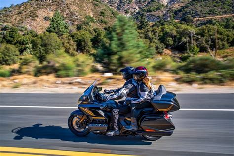 Refinements abound, but the best parts remain the same. 2021 Honda GL1800 GoldWing en GoldWing Tour | Motornieuws
