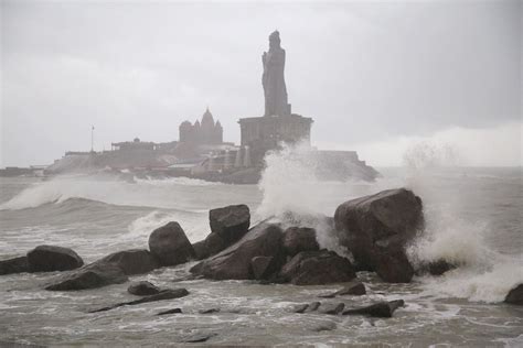 Video Mumbais Juhu Beach Remains Deserted As Cyclone Tauktae Wreaks