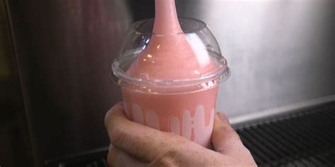 Taco Bells New Strawberry Slushy Is Loaded With Popping Candy