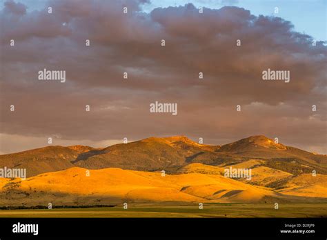 The Tobacco Root Mountains At Sunrise Near Ennis Montana Usa Stock
