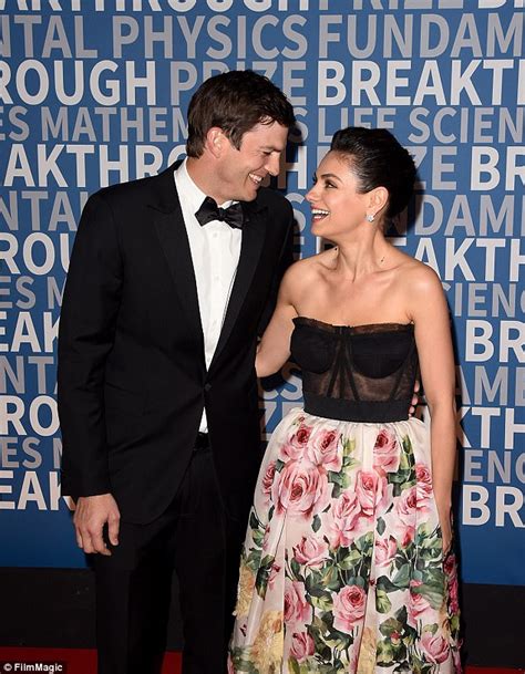 Ashton Kutcher And Mila Kunis All Smiles On The Red Carpet Daily Mail
