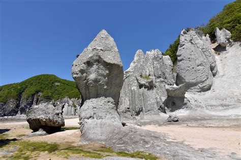 仏ヶ浦｜不思議な形の岩が広がる青森の秘境｜local Best