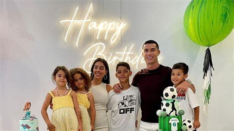 So süß feiert Cristiano Ronaldo 6 Geburtstag seiner Kids