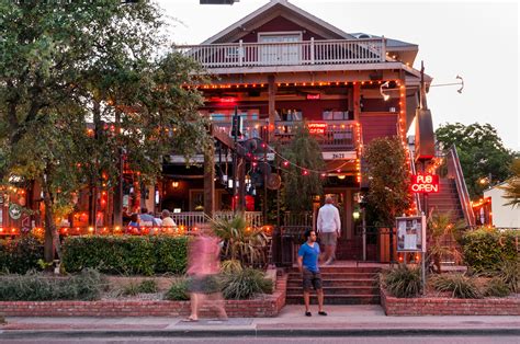 Guide To Uptown Dallas Places To Live Things To Do And Restaurants