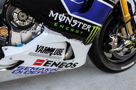 Racing Cafè Yamaha Yzr M1 2013 Details