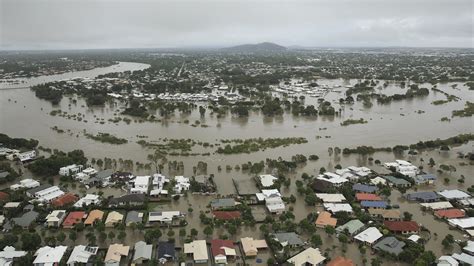 north queensland floods first person killed after townsville floods as melioidosis cases grow
