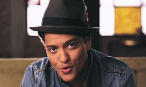 Bruno Mars Neck S Get The Best  On Giphy