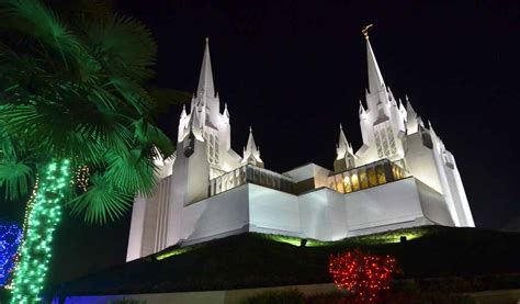 How Mormon Volunteers Launch The Best Christmas Lights In San Diego