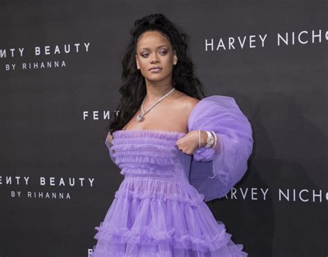Rihanna Launches Makeup Line For All Skin Tones The Columbian