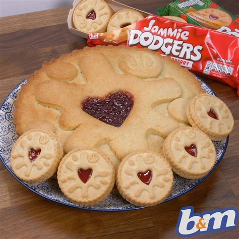 Giant Jammie Dodger Recipe Bandm Stores In 2020 Jammie Dodger Recipes