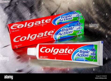 Colgate Toothpaste Hi Res Stock Photography And Images Alamy