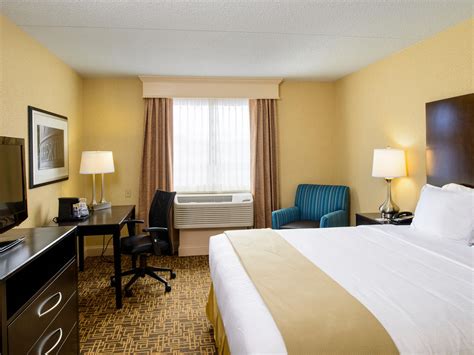 Holiday Inn Express Philadelphia Penns Landing Guest Room And Suite Options