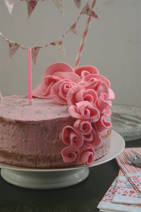 Naked Cake Tout Rose Pour Un Er Anniversaire Et Pour Une Bonne Ann E Passion Culinaire