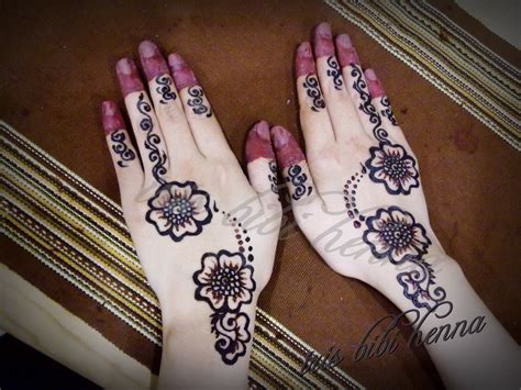 35 motif henna tangan pengantin yang simple, cantik, putih dan elegan. Gambar Lengkap Inai Lukis Simple Dan Cantik Terupdate ...