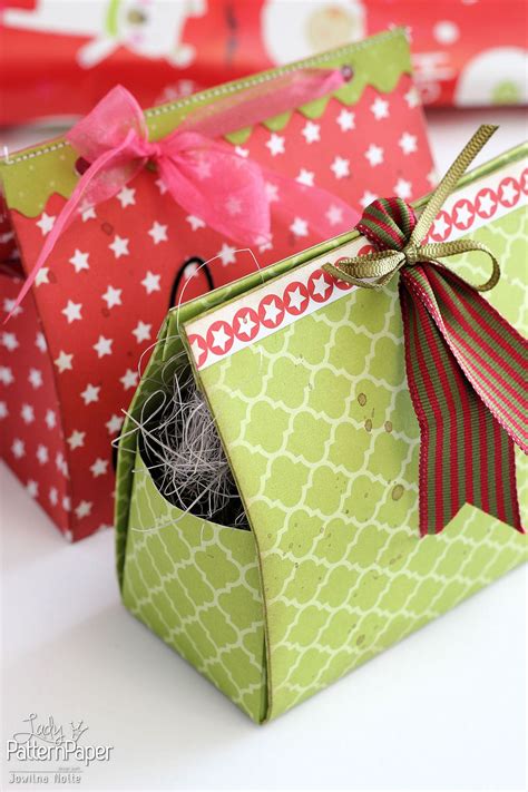 Of course, diy gift boxes would not be complete without including the traditional, square gift box. 15 DIY Gift Box Ideas - Decorative Christmas Gift Boxes