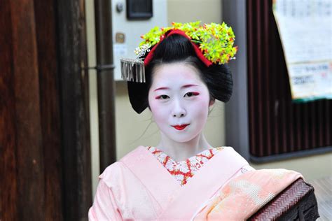 How To Spot A Geisha Fathom