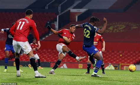 Daniel james (manchester united) right footed shot from very close range to the centre of the goal. Manchester United vs Southampton - Premier League: live ...