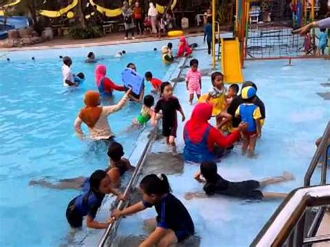 Anda ingin membangun kolam renang dan perlu informasi berapa biaya membangun kolam renang 2019 ? Kolam Renang Randuagung Gresik : Kolam Renang Perum Bukit Randuagung Indah Ditutup Warga Surya ...