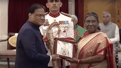 President Droupadi Murmu Confers Bharat Ratna Awards On Lk Advani