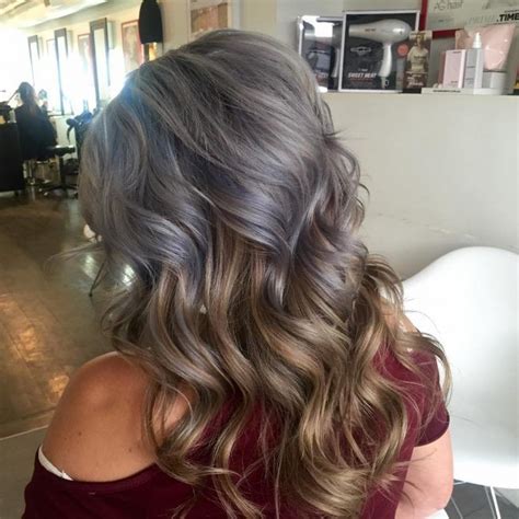 Ombre hair, where color transitions from dark on top to light at the bottom, is reversing itself as the temperatures warm up, says marc harris, owner of marc harris salons in boston. 40 Inspirational Reverse Ombre Ideas — Trendy Contemporary Styling | Reverse ombre hair, Hair ...