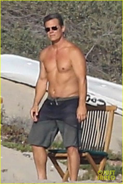 Josh Brolin Goes Shirtless For Day At Beach With Pregnant Wife Kathryn Photo 4137802 Josh